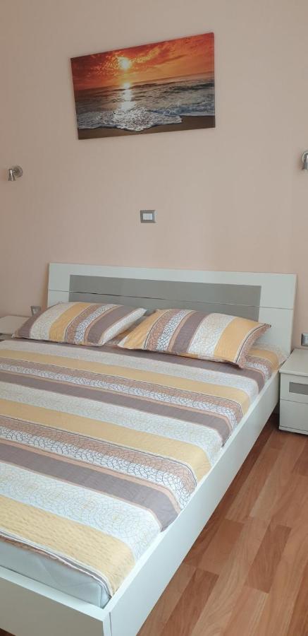 Lili Apartment Novigrad  Bagian luar foto
